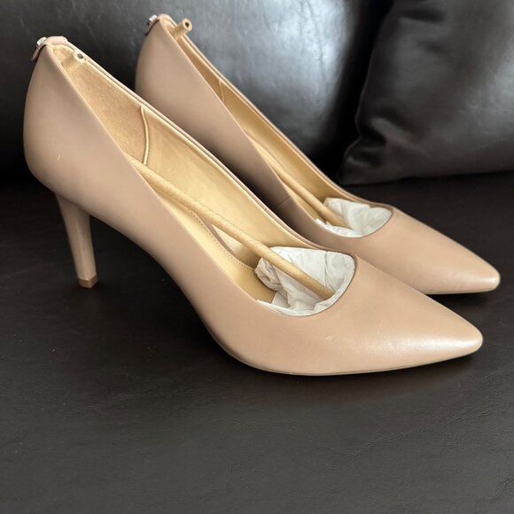 Michael Kors Dorothy flex pump Womens khaki Pointed Toe Leather Heels Size 9M - Picture 8 of 11